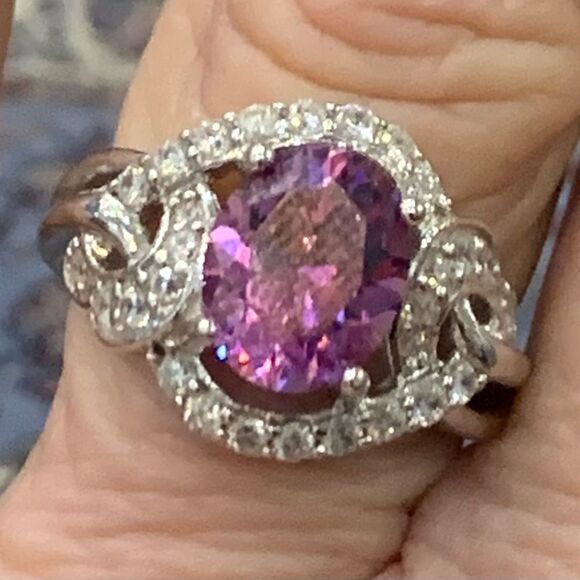 Fancy purple cubic zirconia ring size 8 with white cz’s around it . 3 ct dew - Picture 3 of 4